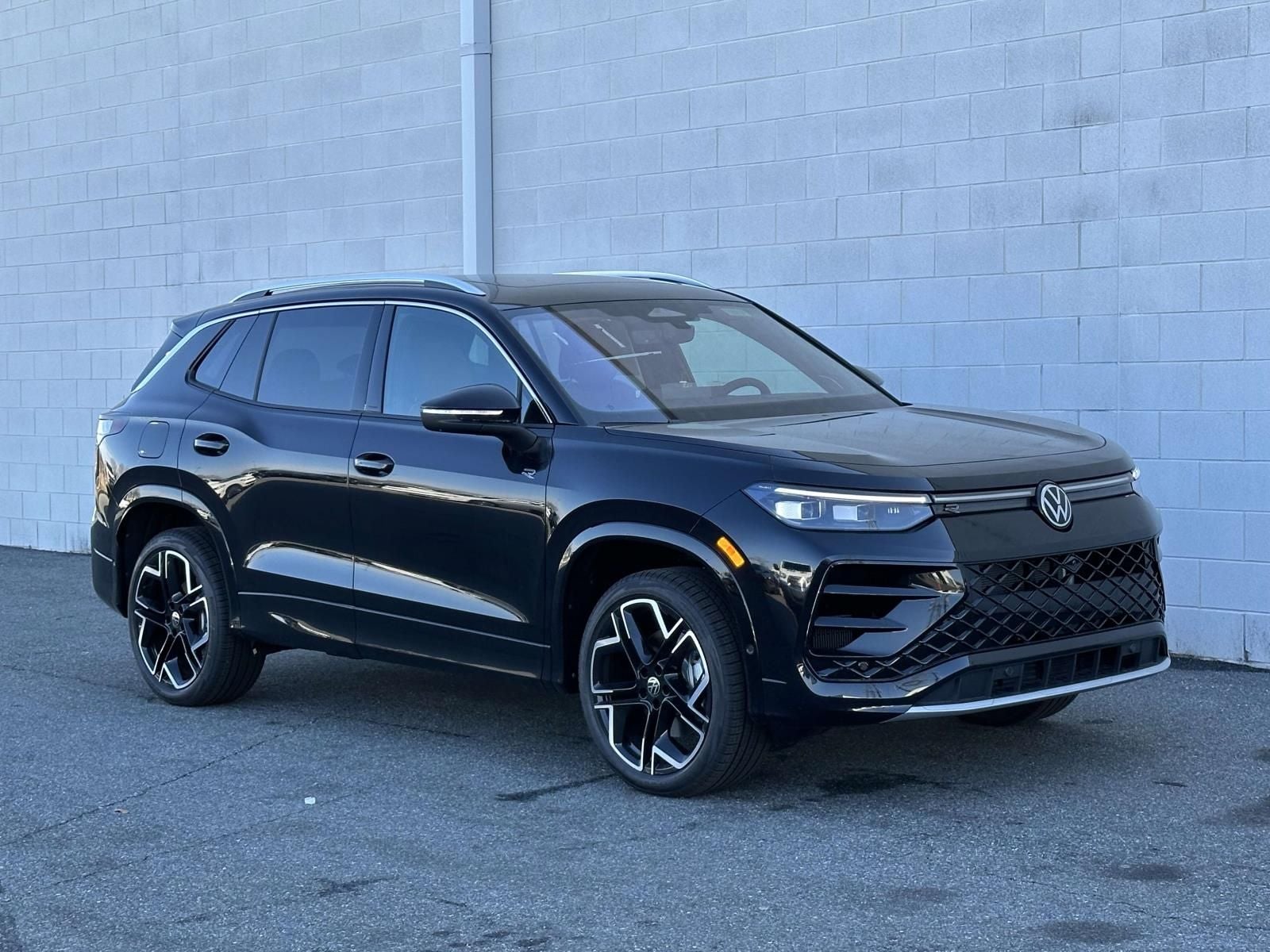 2026 Volkswagen Tiguan 2.0T SEL R-Line Turbo