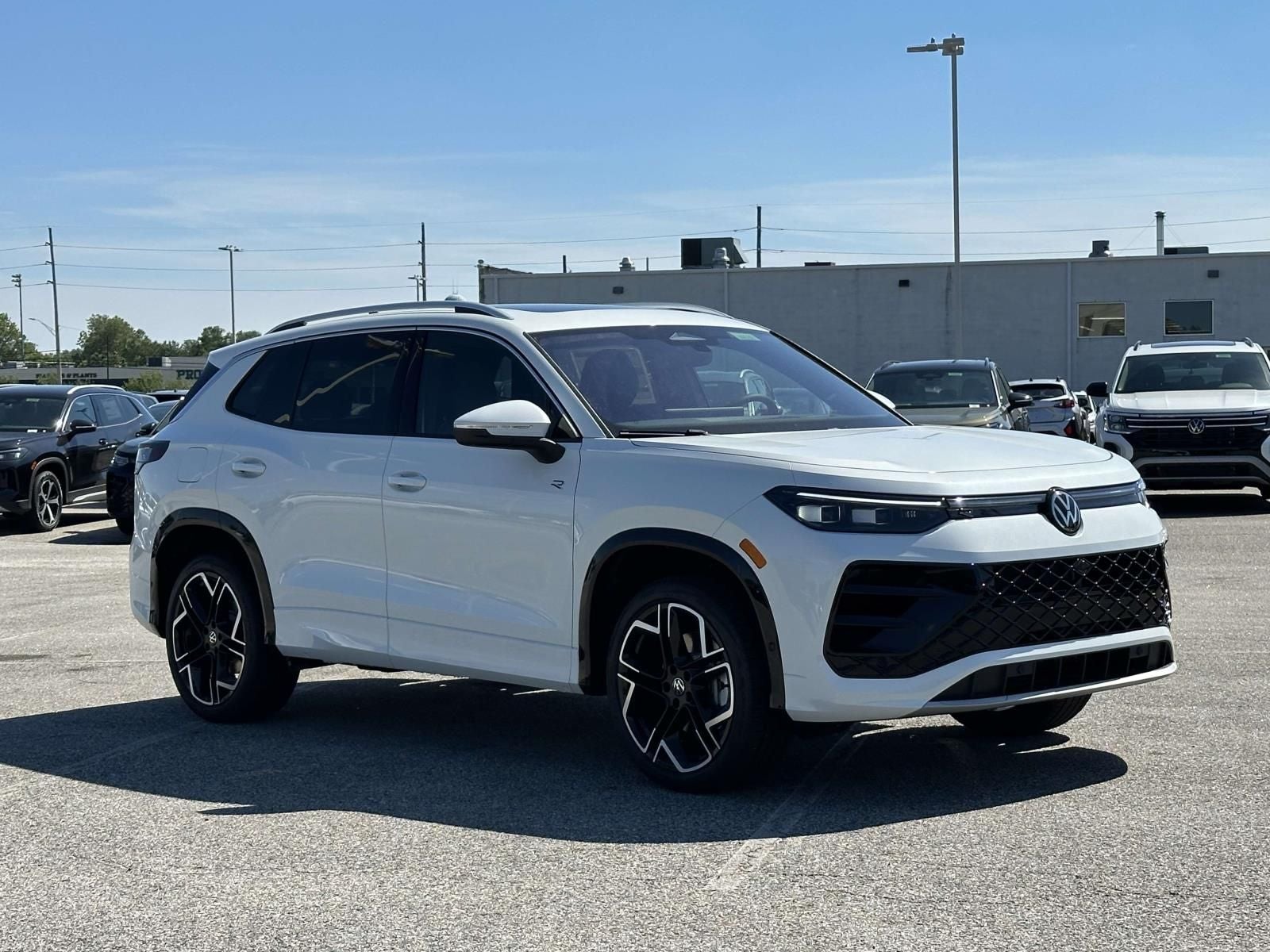 2026 Volkswagen Tiguan 2.0T SEL R-Line Turbo