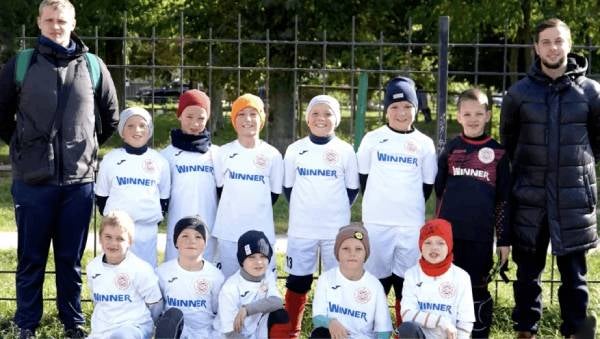 Group photo of small kids.